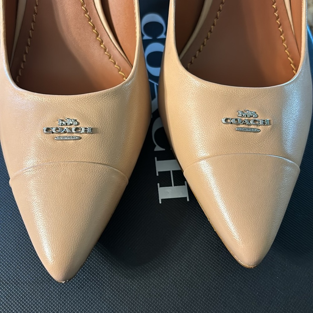 Coach pumps - Picture 4 of 5